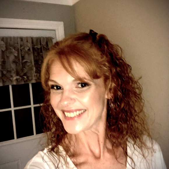 Meet your Posher, Whitney - Picture 2 of 4